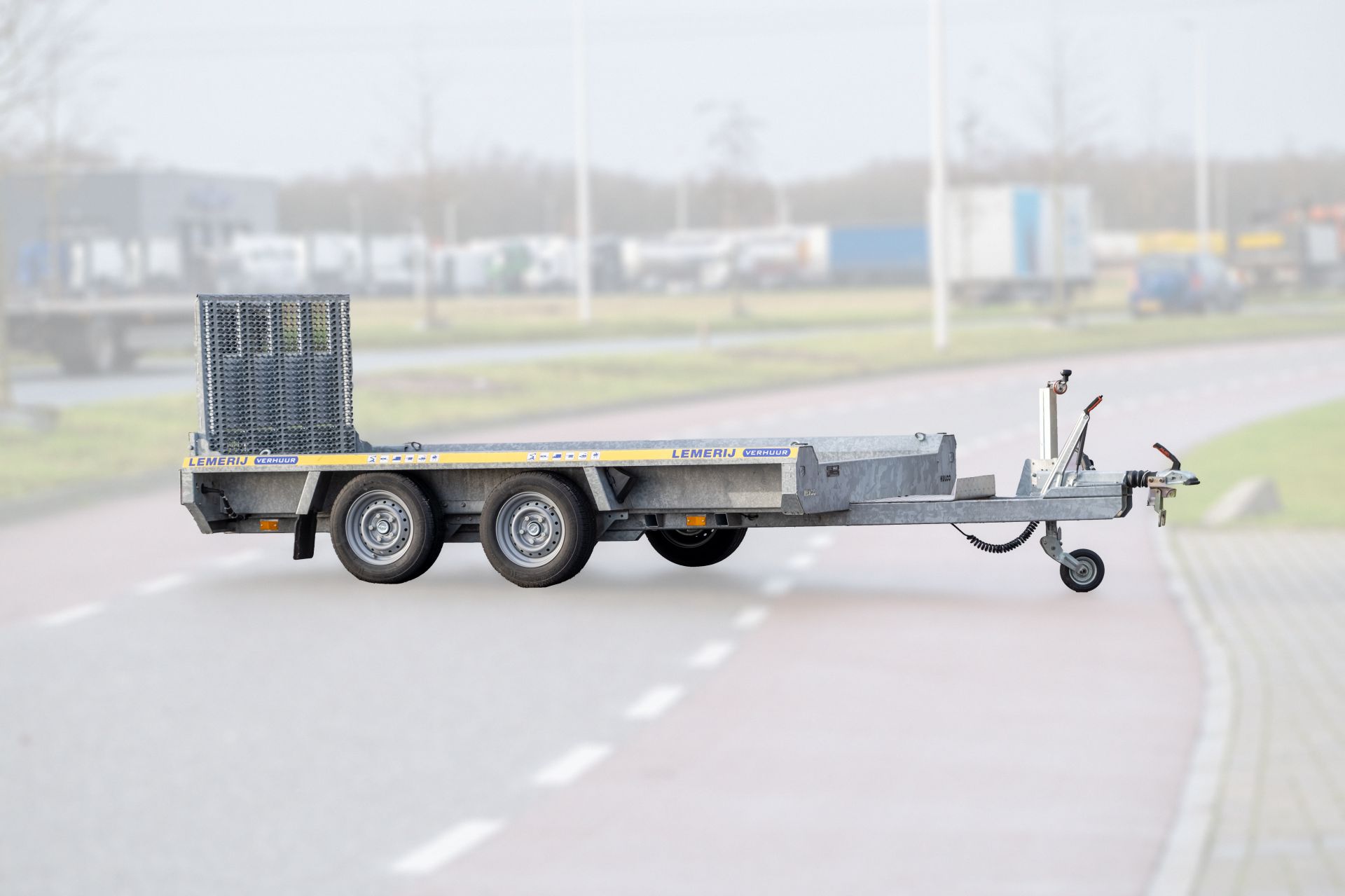 Machinetransporter; met oprijklep; vloer 149 x 295 cm