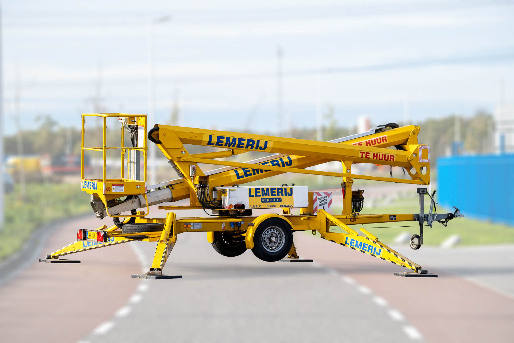 Aanhanger hoogwerker ; Kniktelescoop ; w.h. 17 m 