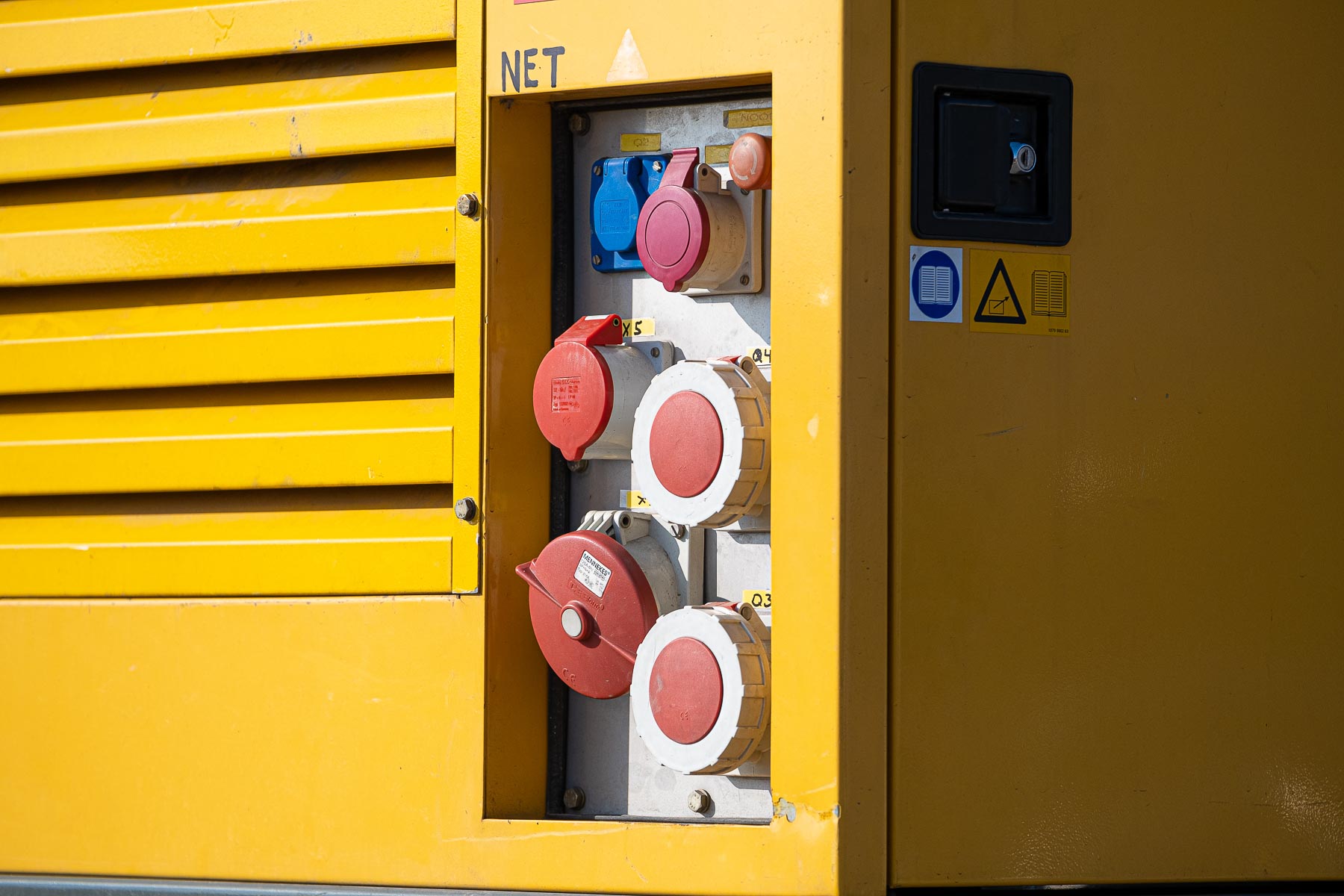 Aggregaat 150 kVA ; 410 V  /  3 x 210 A ; Diesel