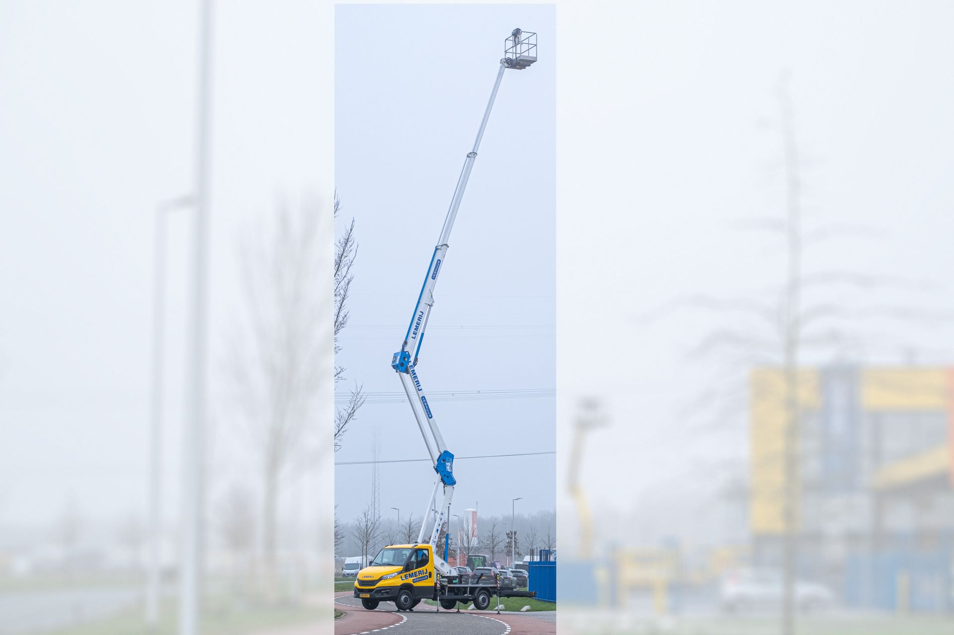 Auto hoogwerker ; Kniktelescoop ; w.h. 24 m