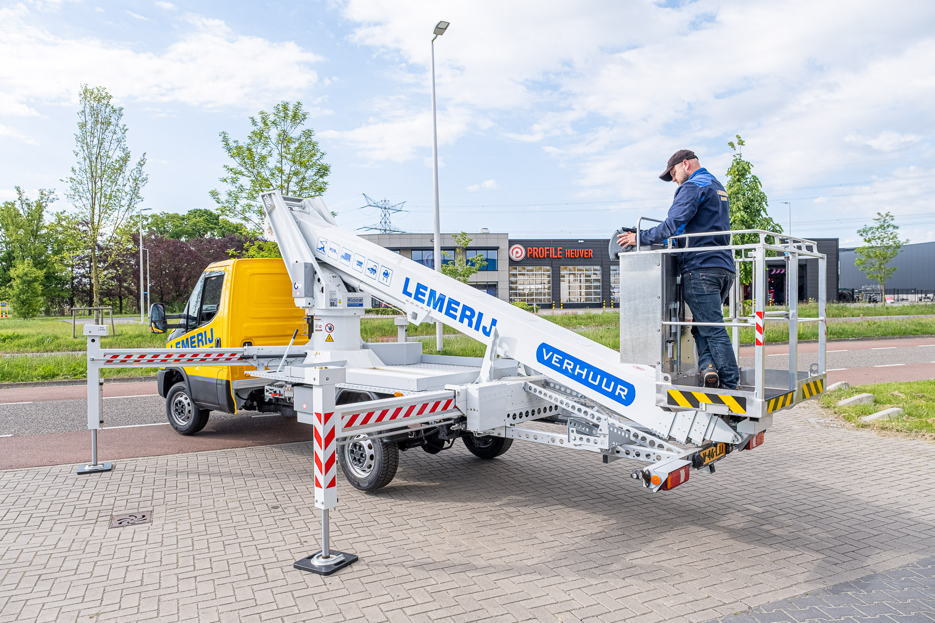 Auto hoogwerker; Telescoop; w.h. 25m