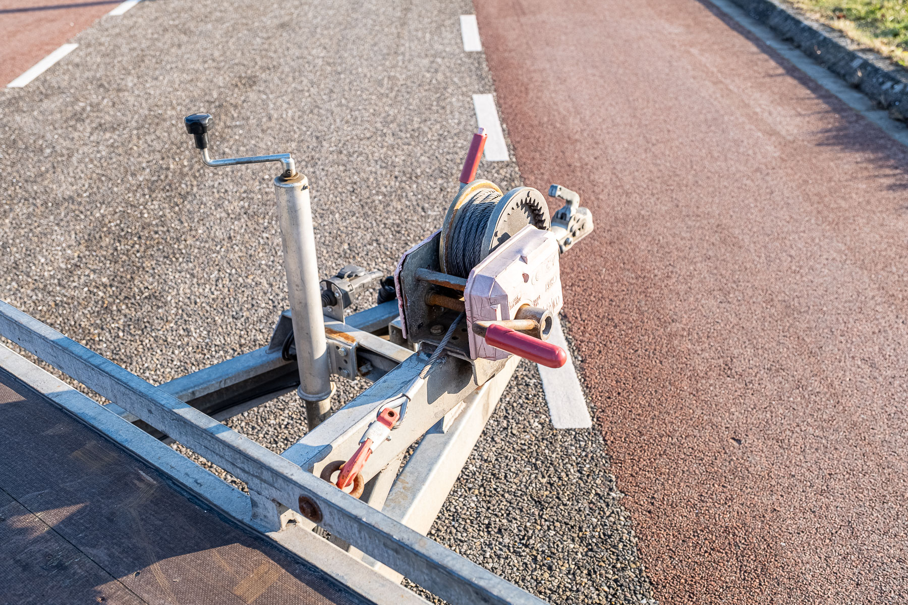 Autoambulance ; met lier en rijplaten