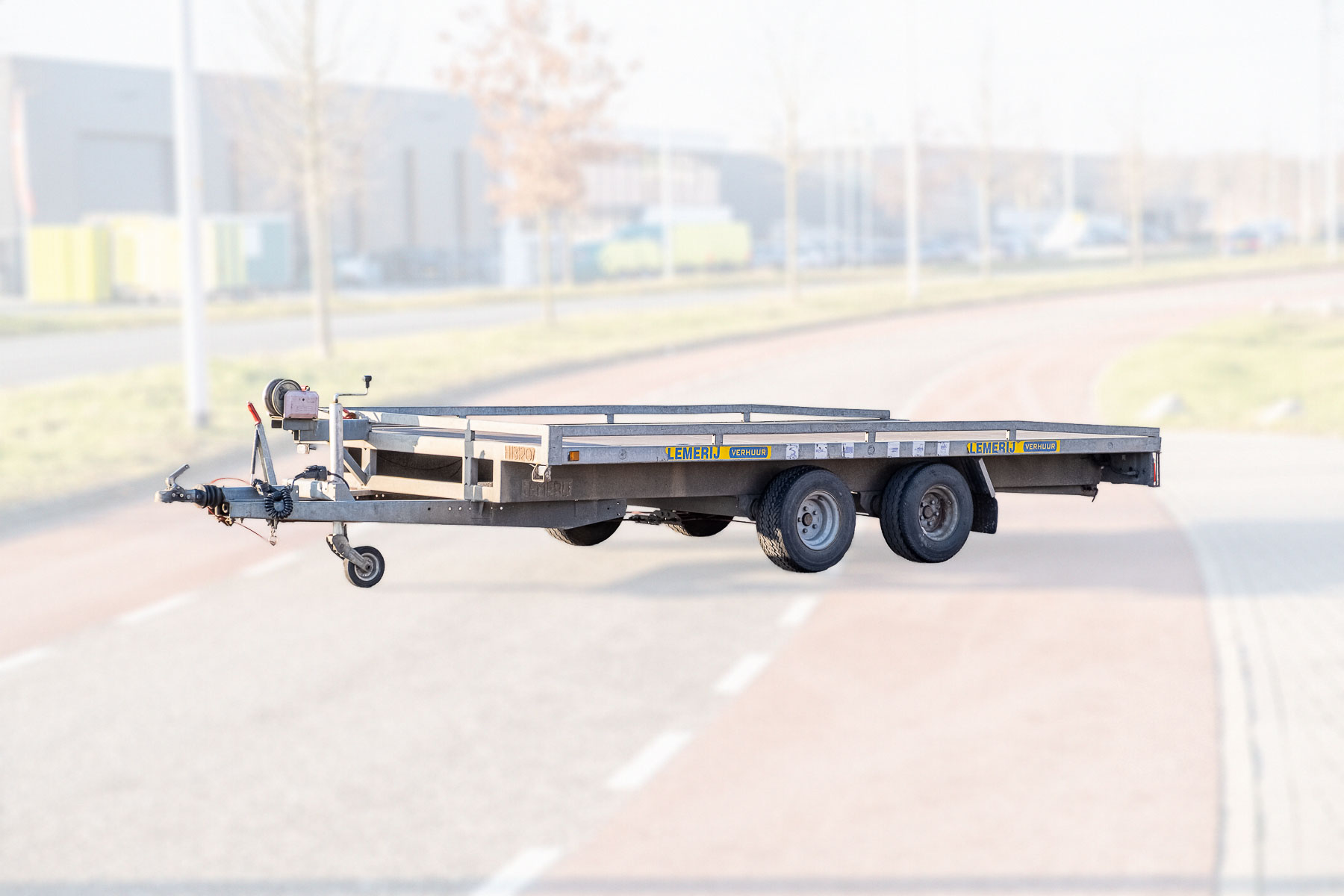 Autoambulance ; met lier en rijplaten