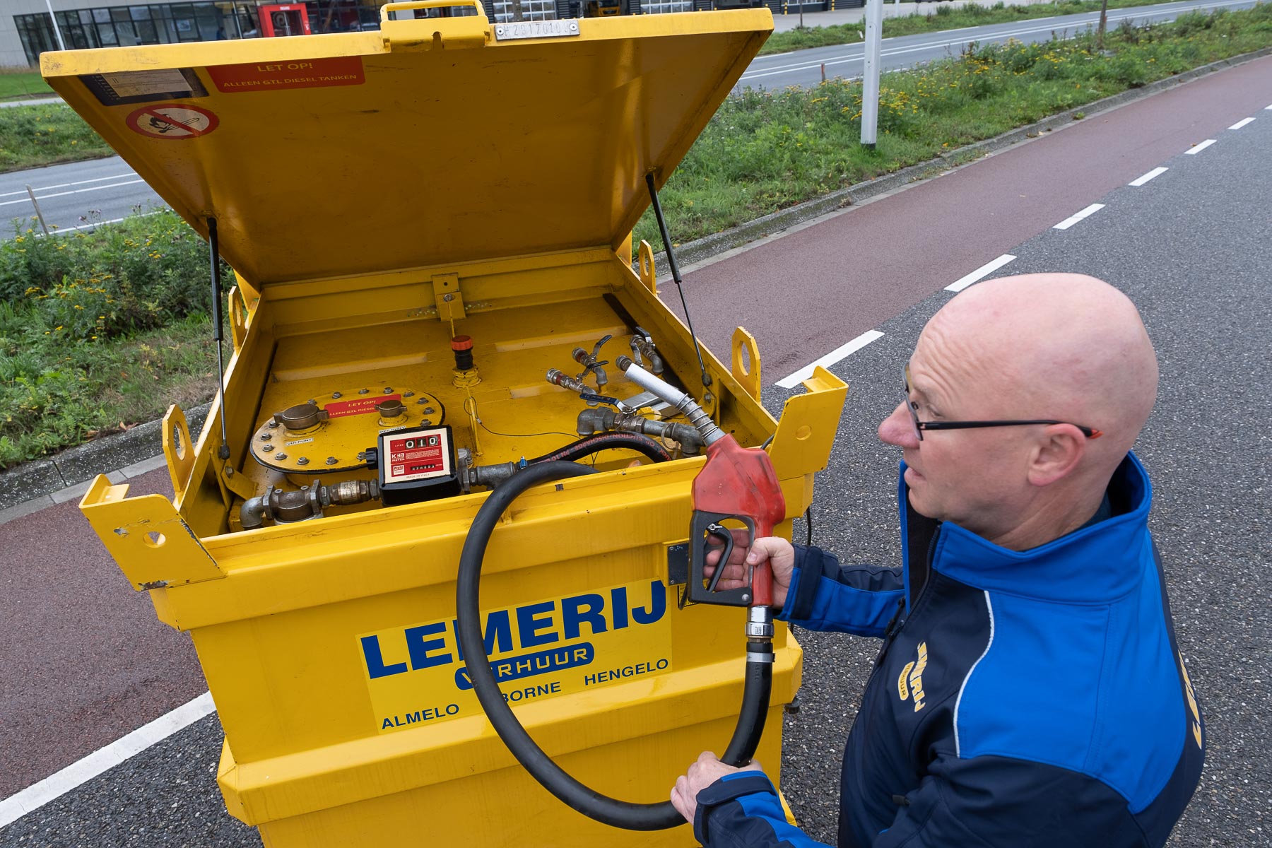 IBC brandstoftank 1000 ltr. ; dubbelwandig met pomp KIWA