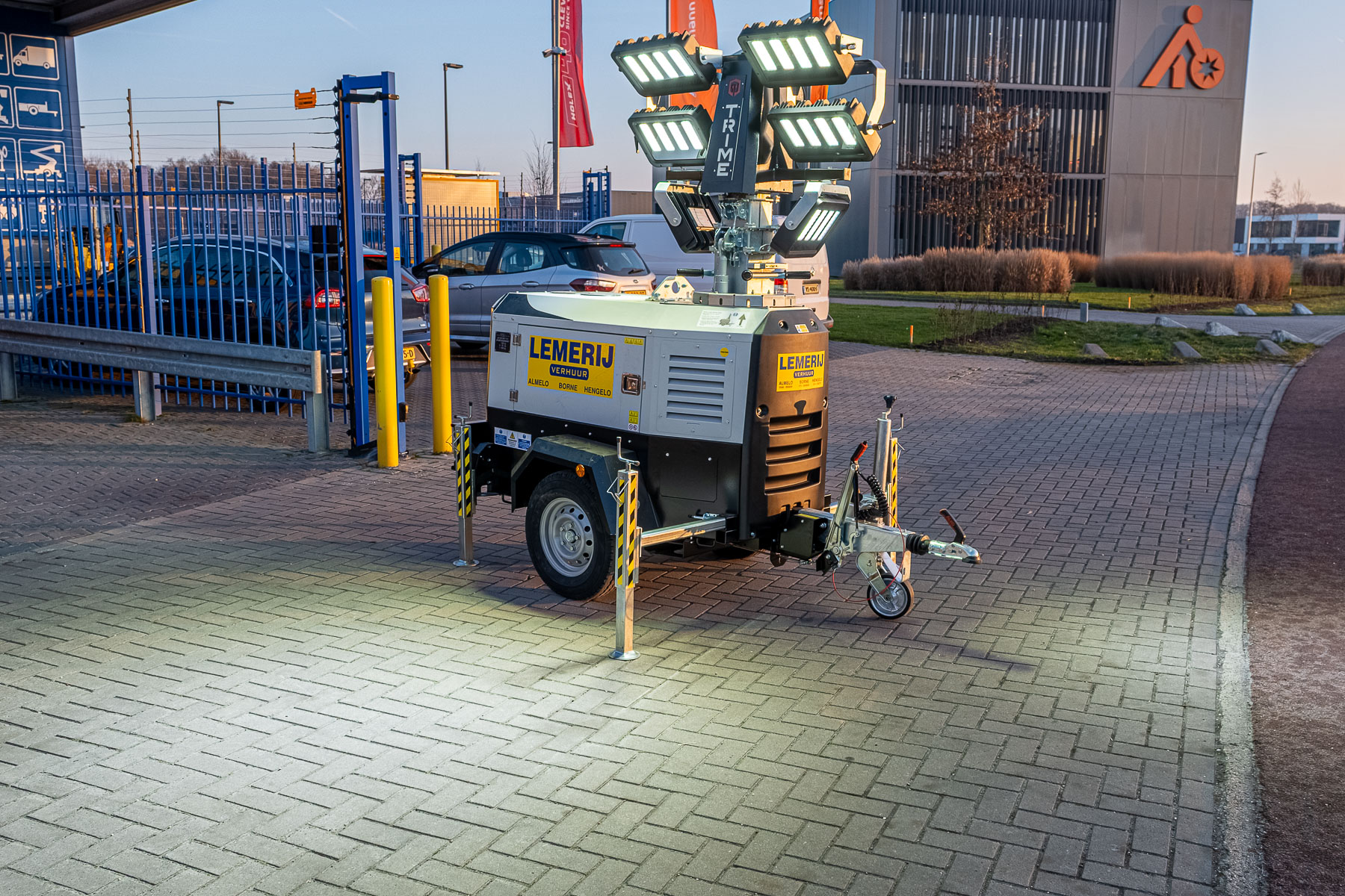 Lichtmastaggregaat ; Mobiel ; 6x320W LED ; Automatische telescoopmast