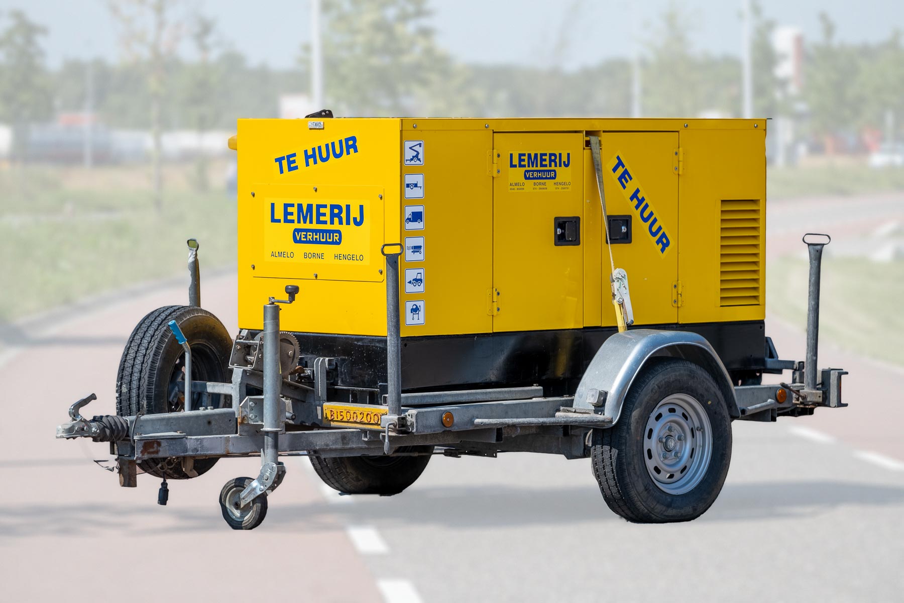 Mobiele aggregaat  35 kVA ; 410 V  / 3 x 49 A ; Diesel