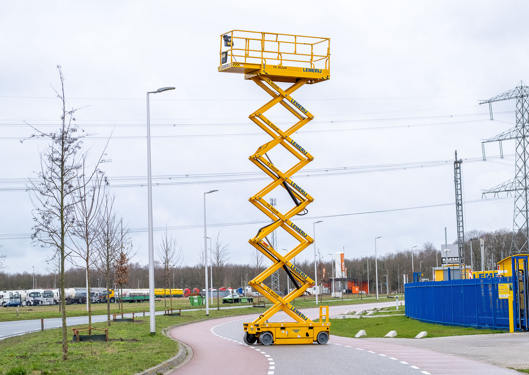 Schaarhoogwerker; Accu; w.h. 13,85 m / breed 1,2 m