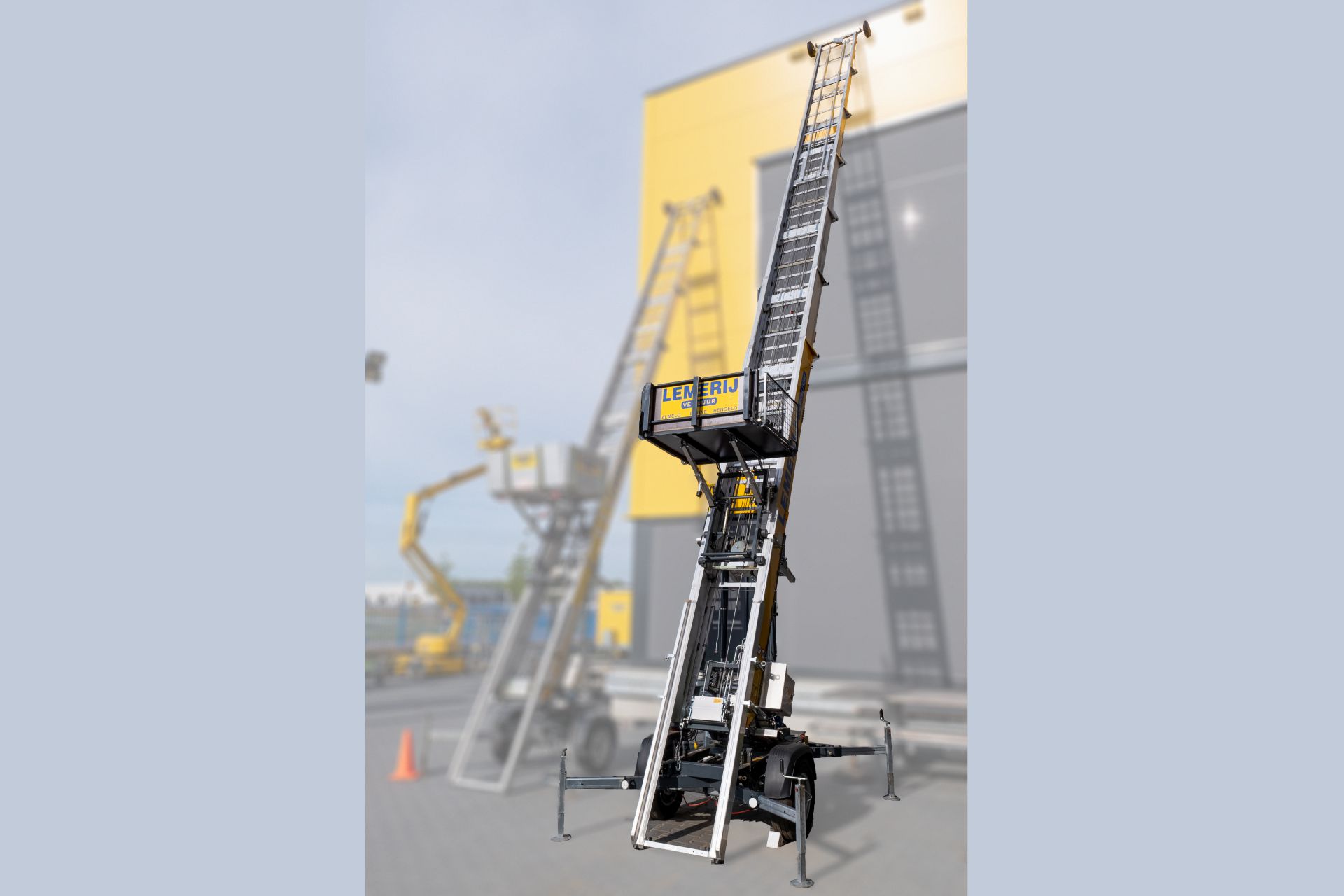 Verhuislift; 24 m. aanhangermodel