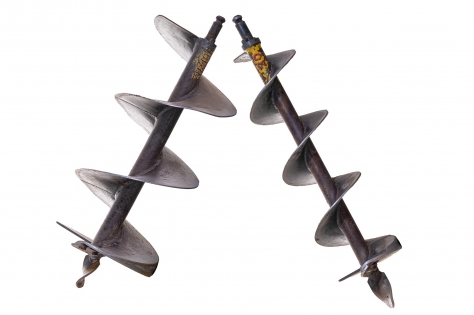 Machineboor 28 cm. ; 70 cm. lang ; voor 2-mans benzineboor