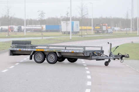 Machinetransporter ; kantelbaar  ; vloer 160x350cm.